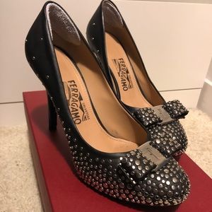 Salvatore ferragmo Vara bow heels with studded